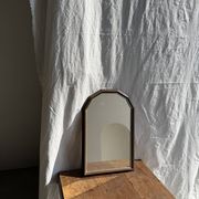 Petit miroir arrondi, cadre en bois, encadrement doré H49,5