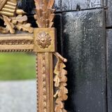 Miroir Louis XVl en bois sculpté doré, XVIIIème siècle