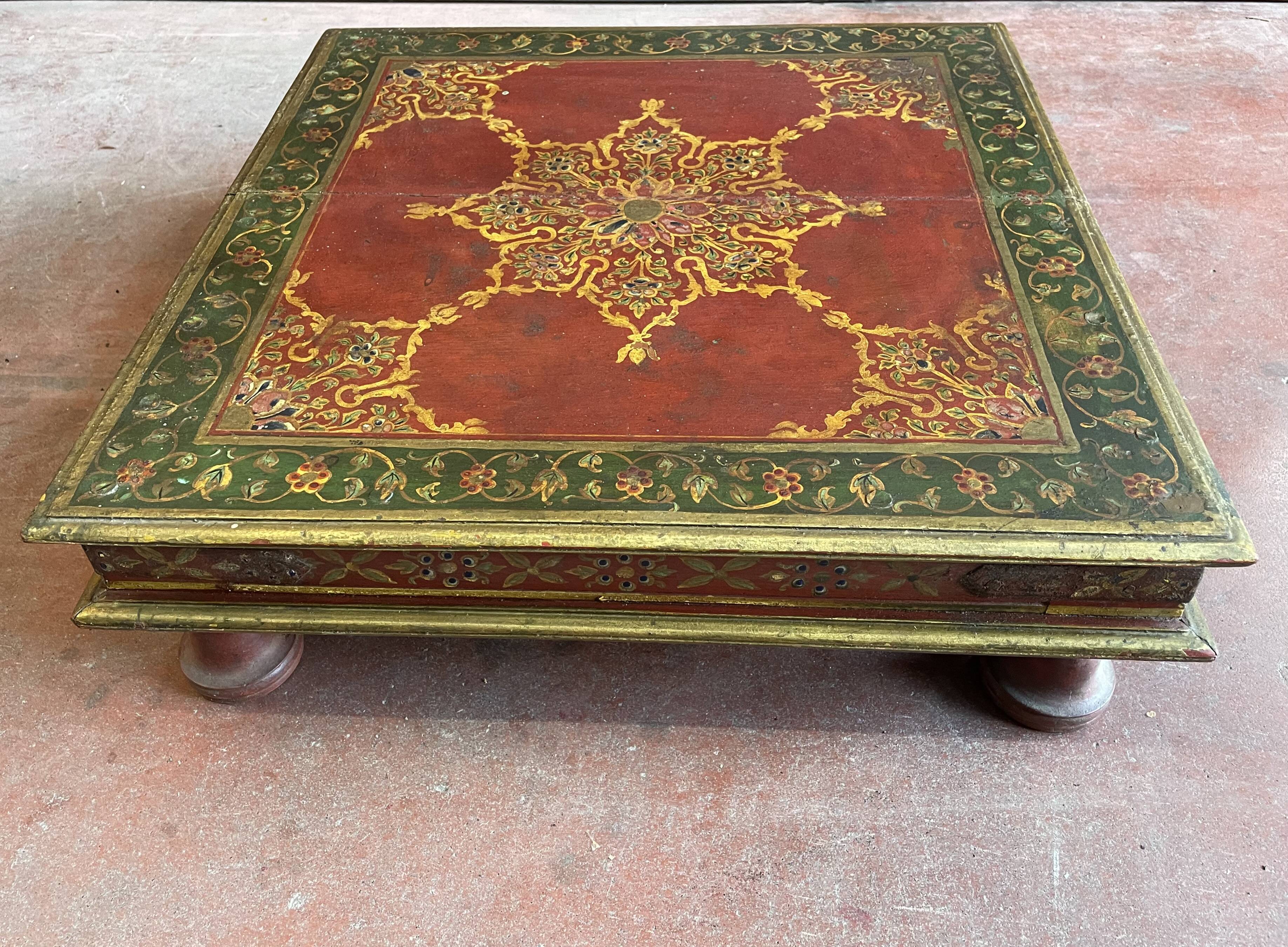 Inde rajasthan, ancienne table basse à thé. bois de teck 19ème siècle