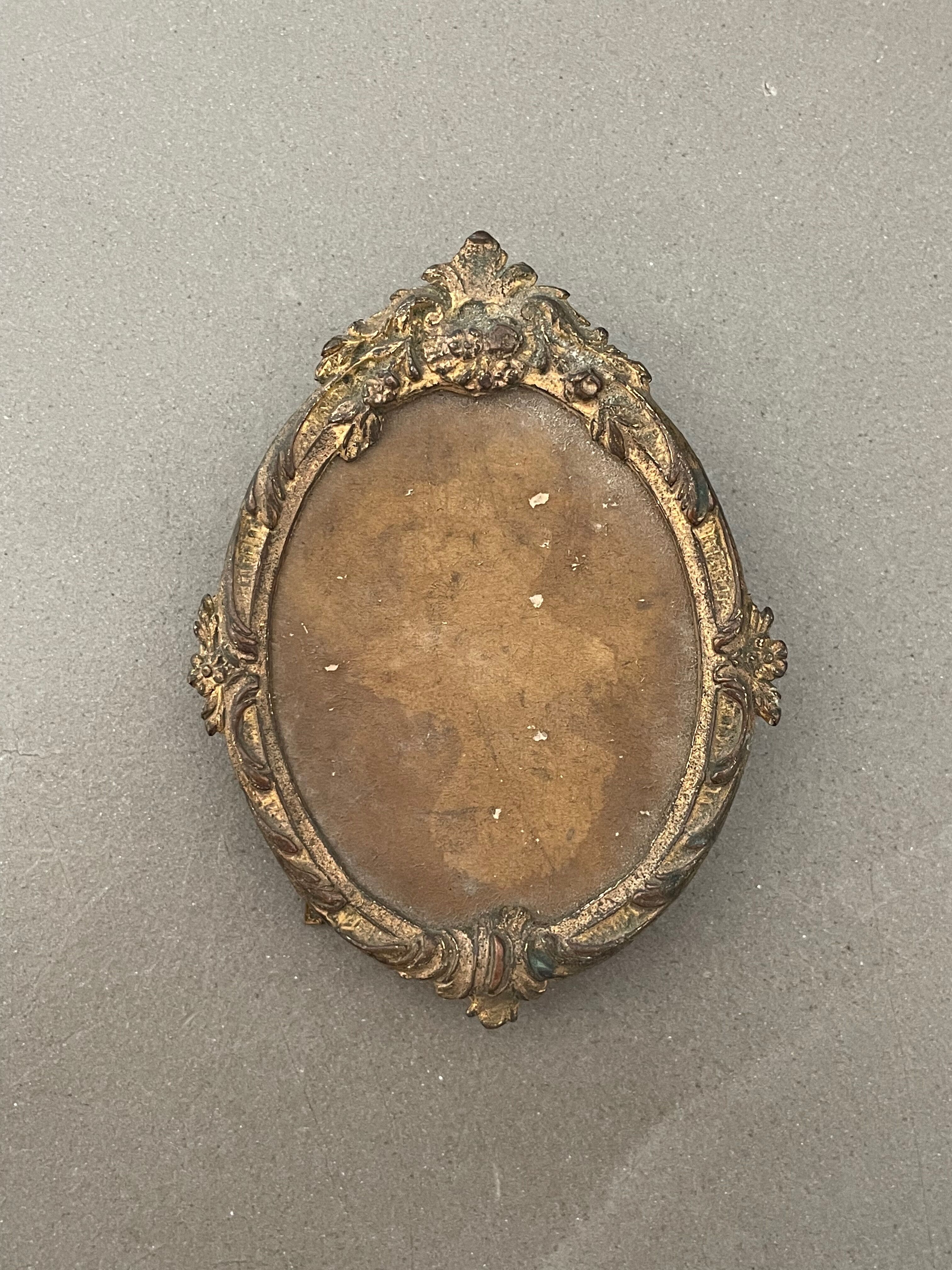 Old frame photo brass nineteenth