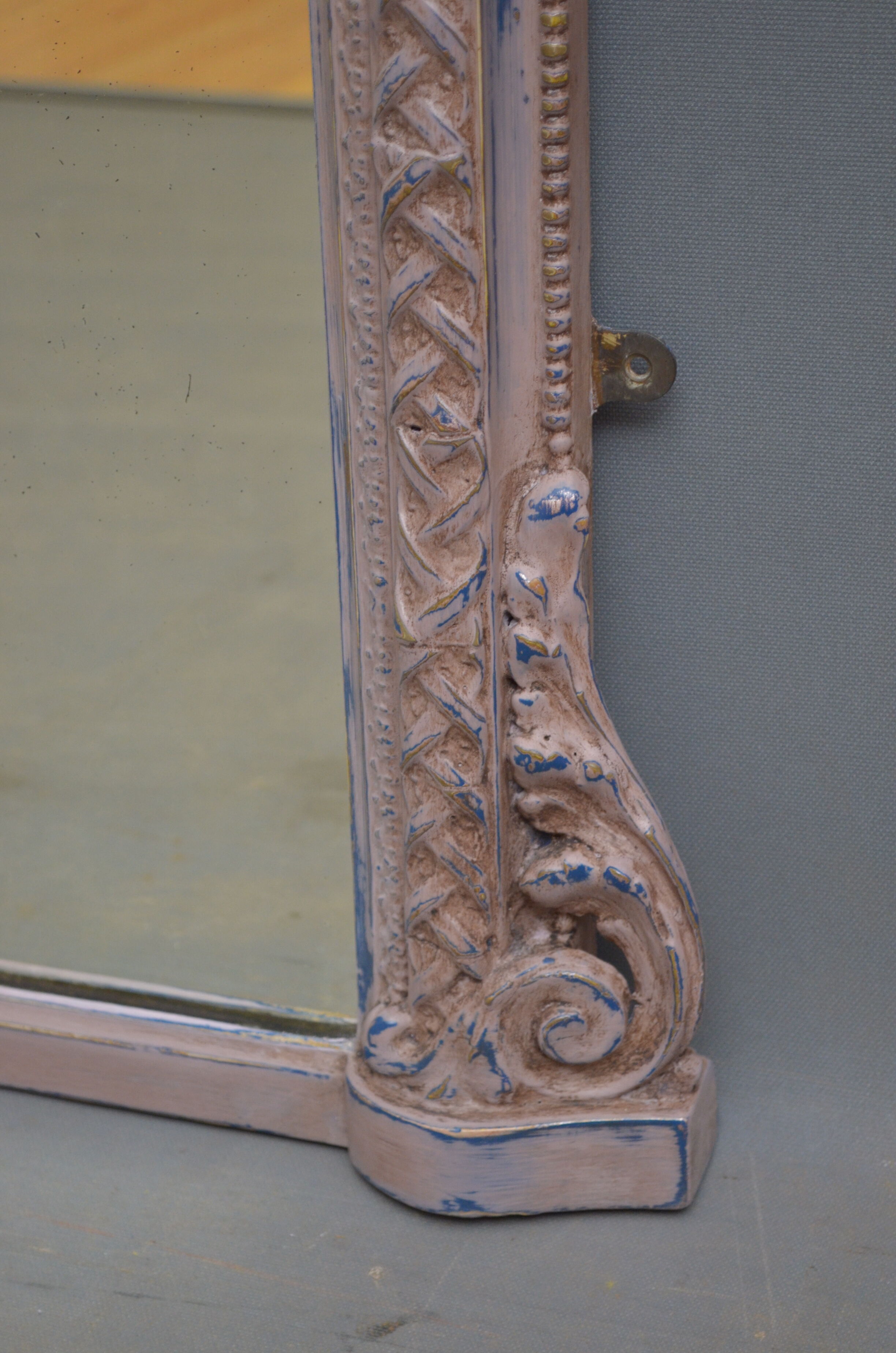 Miroir peint de mur de la fin du 19ème siècle