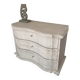 Commode en bois blanc