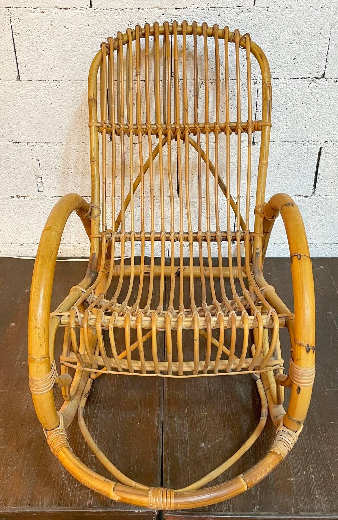 Vintage rocking chair in rattan by Rohé (Holland) from the 1960s.