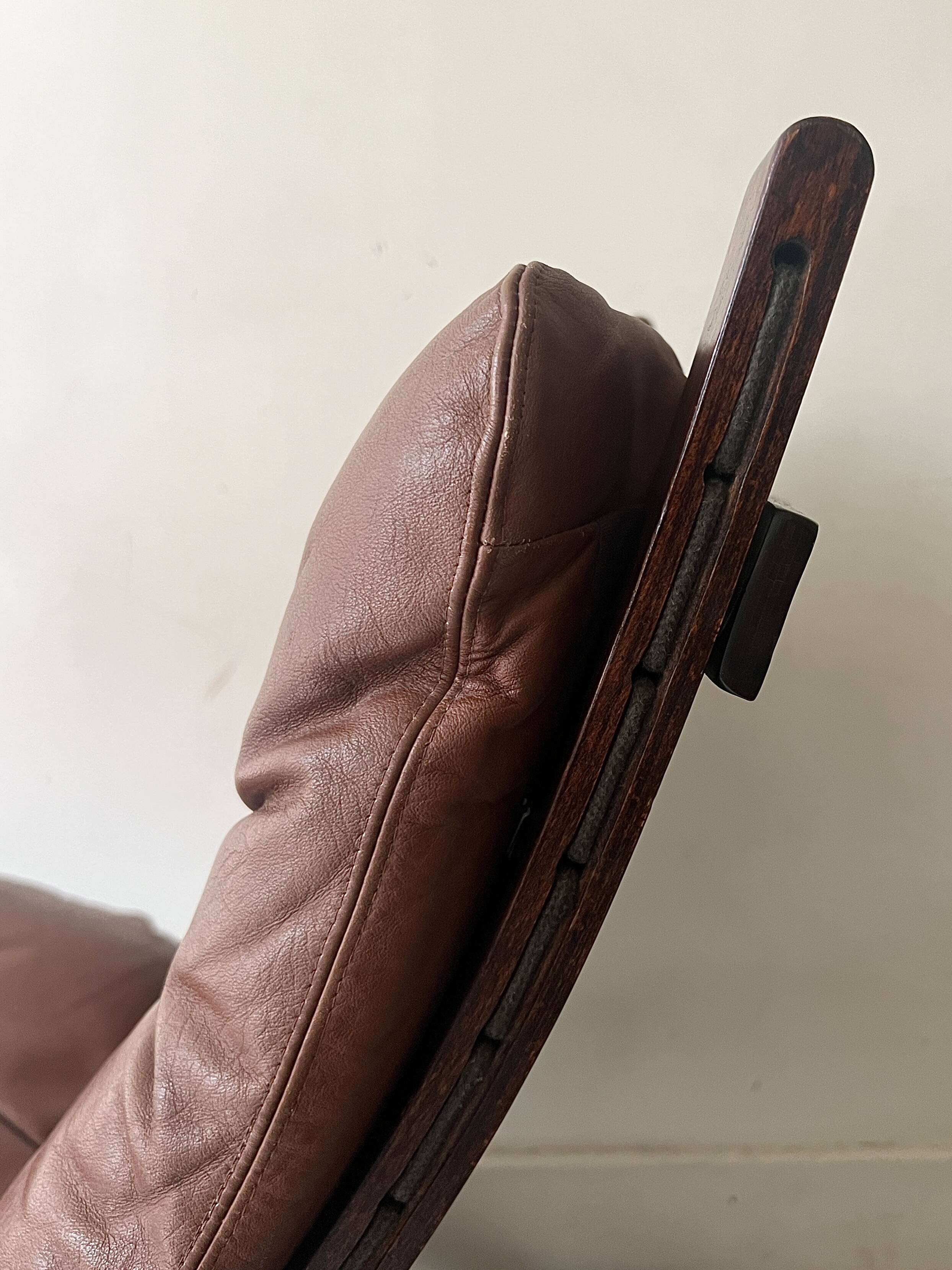 Fauteuil scandinave en cuir cognac "Siesta" par Ingmar Relling pour Westnofa 1960