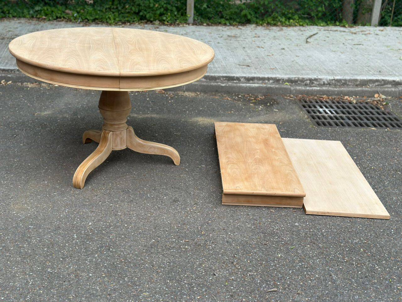 Table à manger ronde extensible rénovée pied central tripode bois 115-205cm