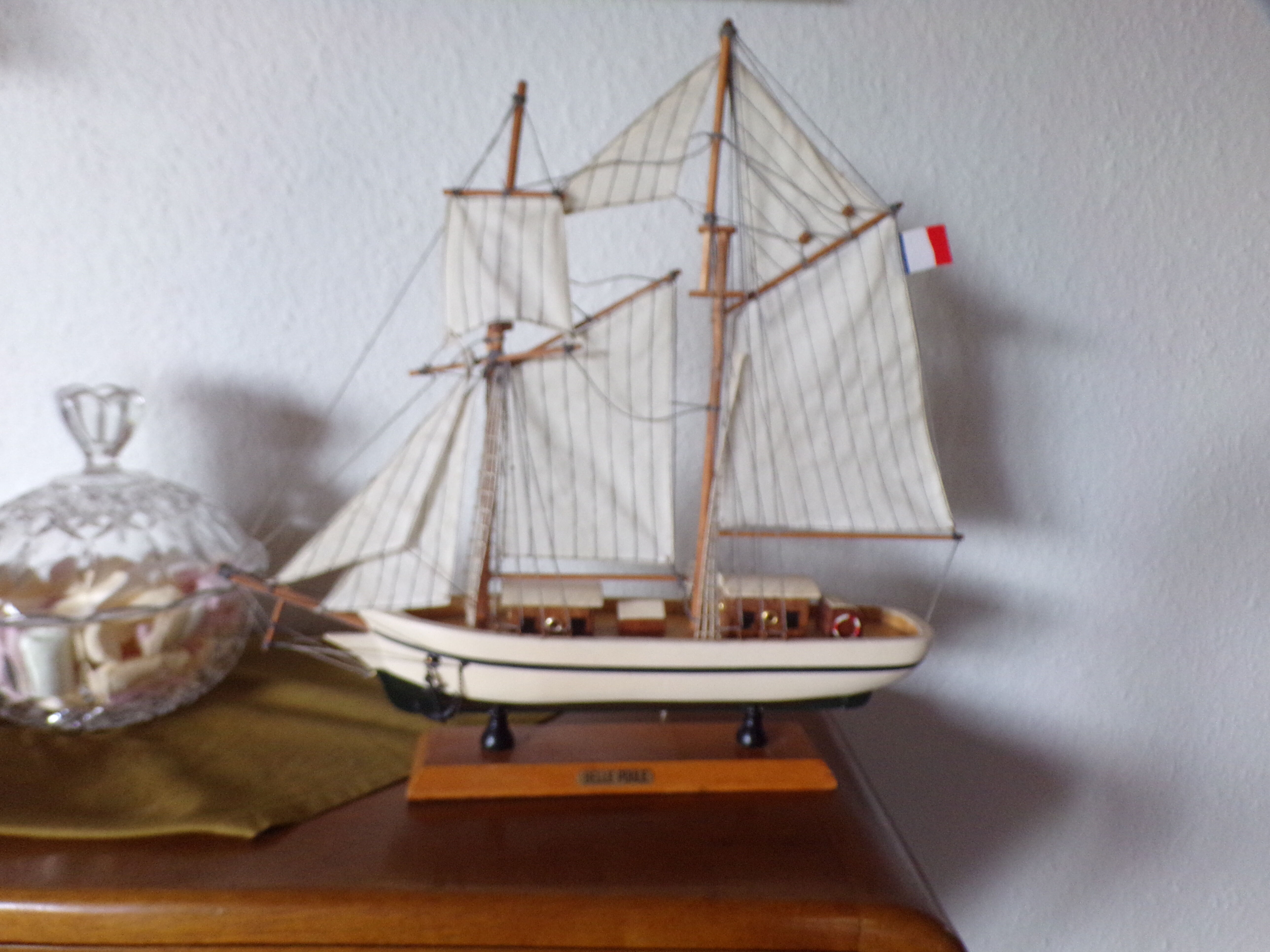 Wooden boat model Belle Poule