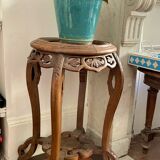 Guéridon ancien en bois sculpté