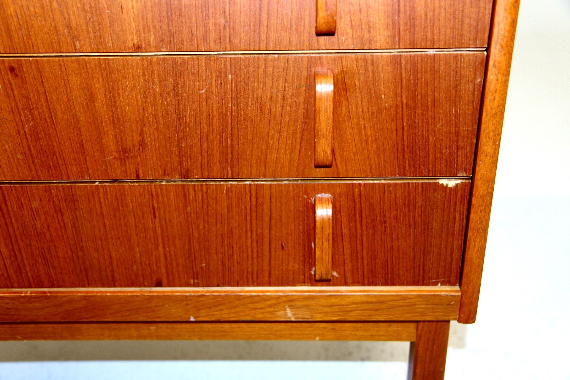 Commode scandinave en teck Bodafors Suède 1960