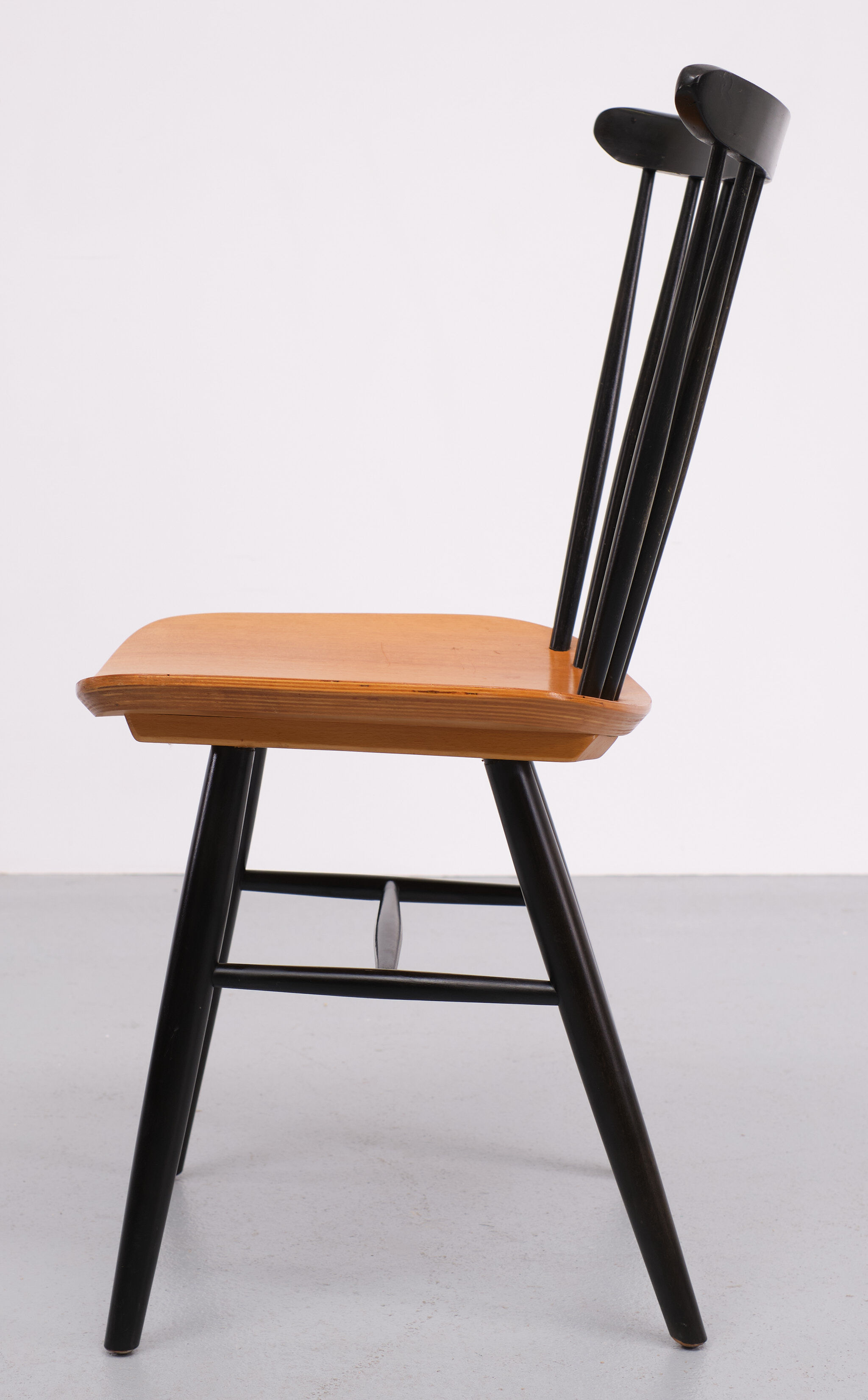 Set off 7 spindle back dining chairs, 1960s