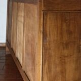 Buffet bas début vingtième siècle en noyer.