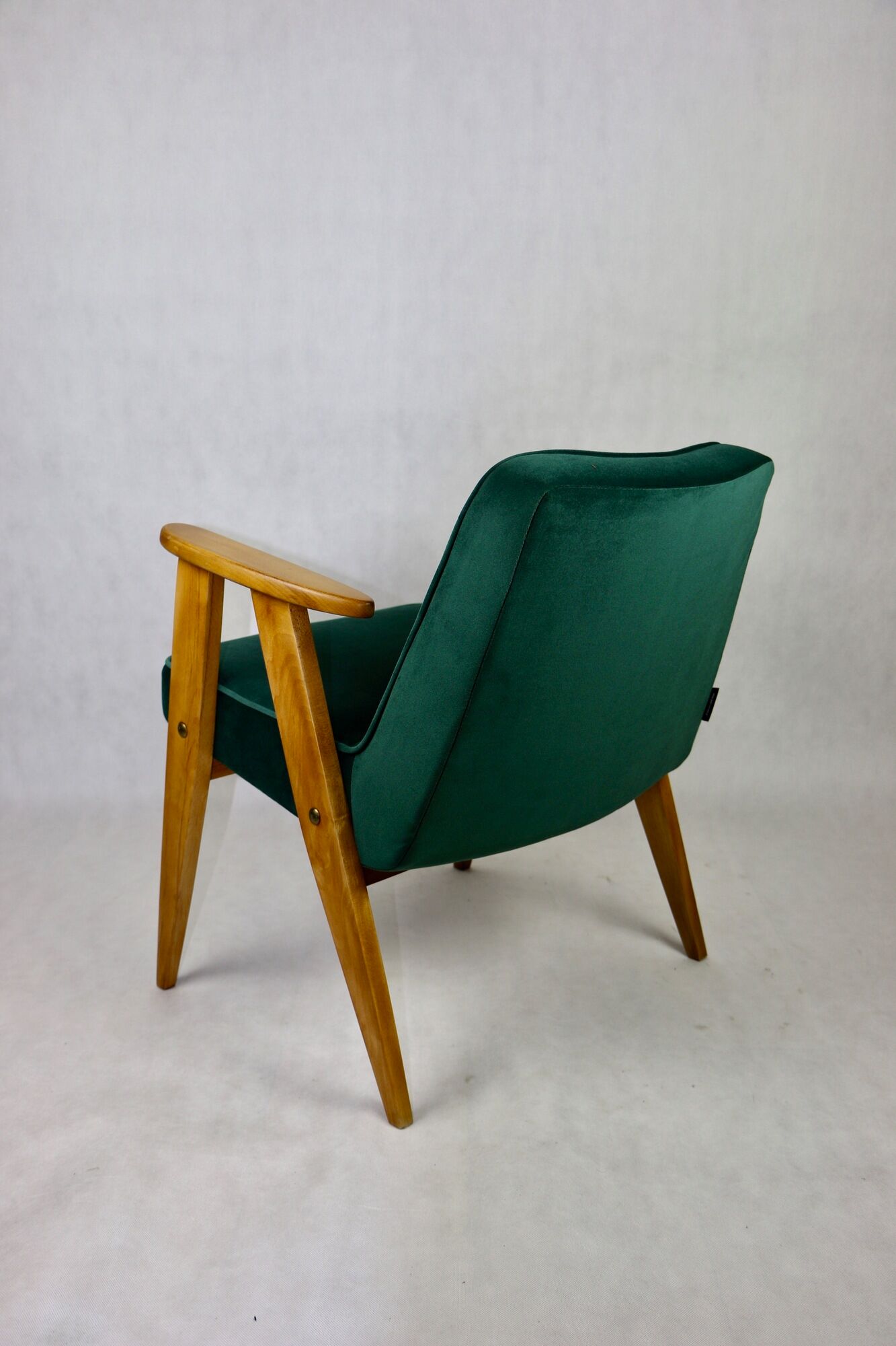 366 Lounge Chair in Green Velvet by Józef Chierowski, 1970s