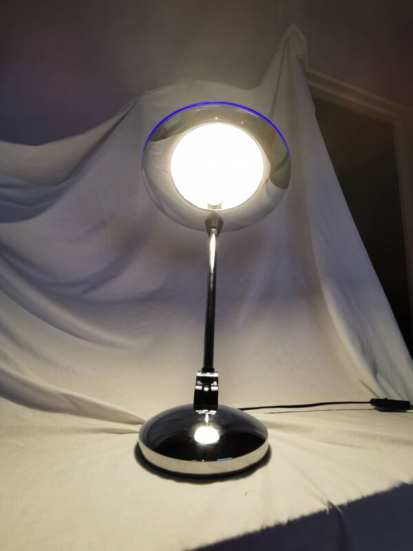 Lampe UFO en métal chromé orientable, space age, ovni, Aluminor, France, 1980.