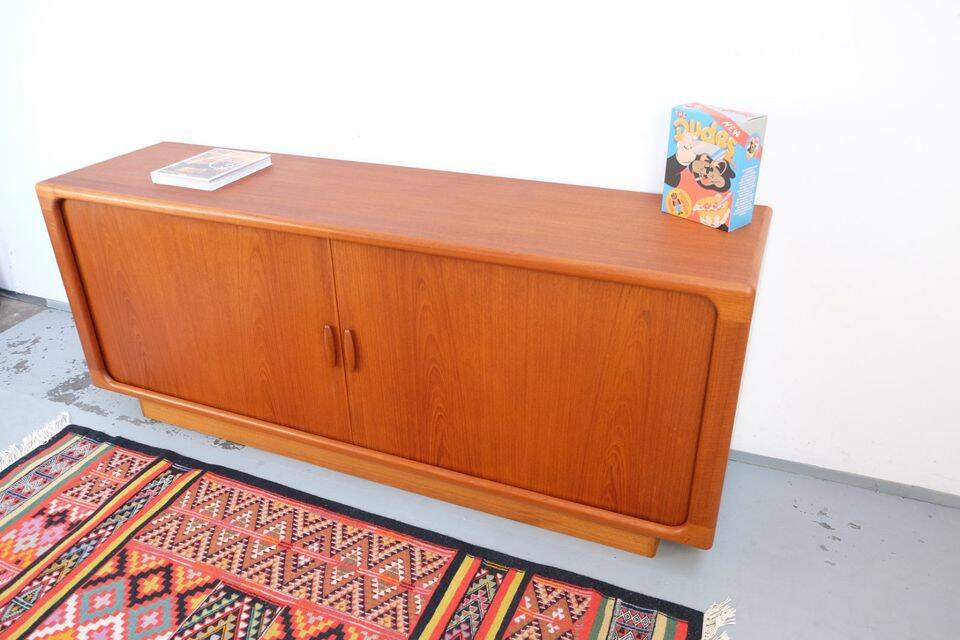 Mid-Century Dyrlund teak sideboard, dating from the 1960s/70s, with a retro vintage design.