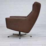 Années 1970, chaise pivotante danoise avec repose-pieds, bon état d'origine, cuir.
