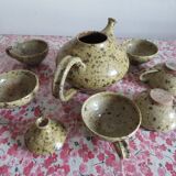 Tea service in varnished sandstone