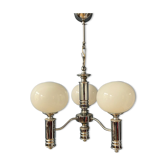 Lustre en verre opalin blanc du milieu du siècle avec cadre chromé