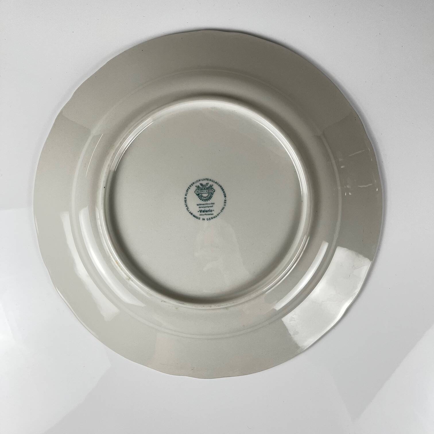 Villeroy & Boch cake plate, "Valeria" model, red tones