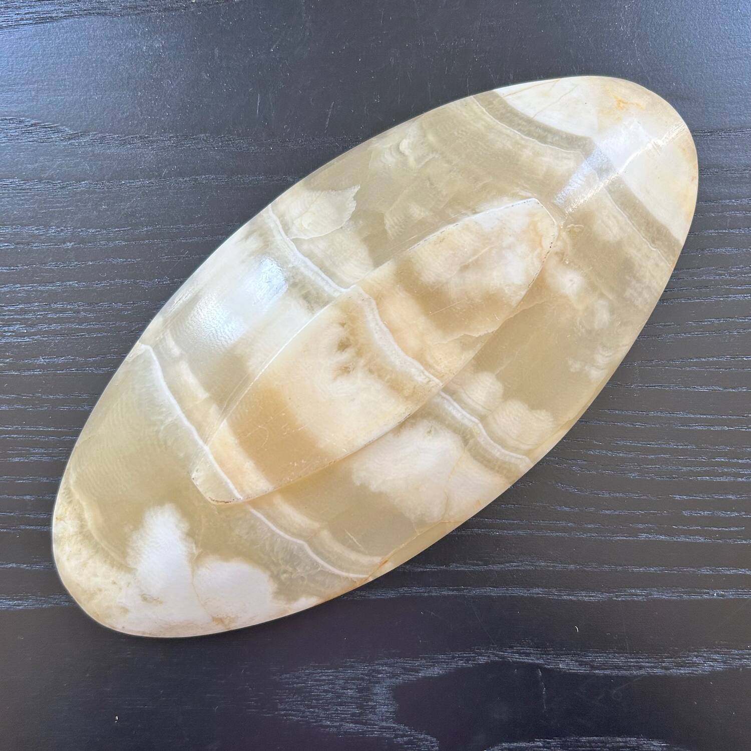 Oval onyx pocket emptier