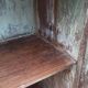Armoire ancienne vitrée en bois avec fond métal