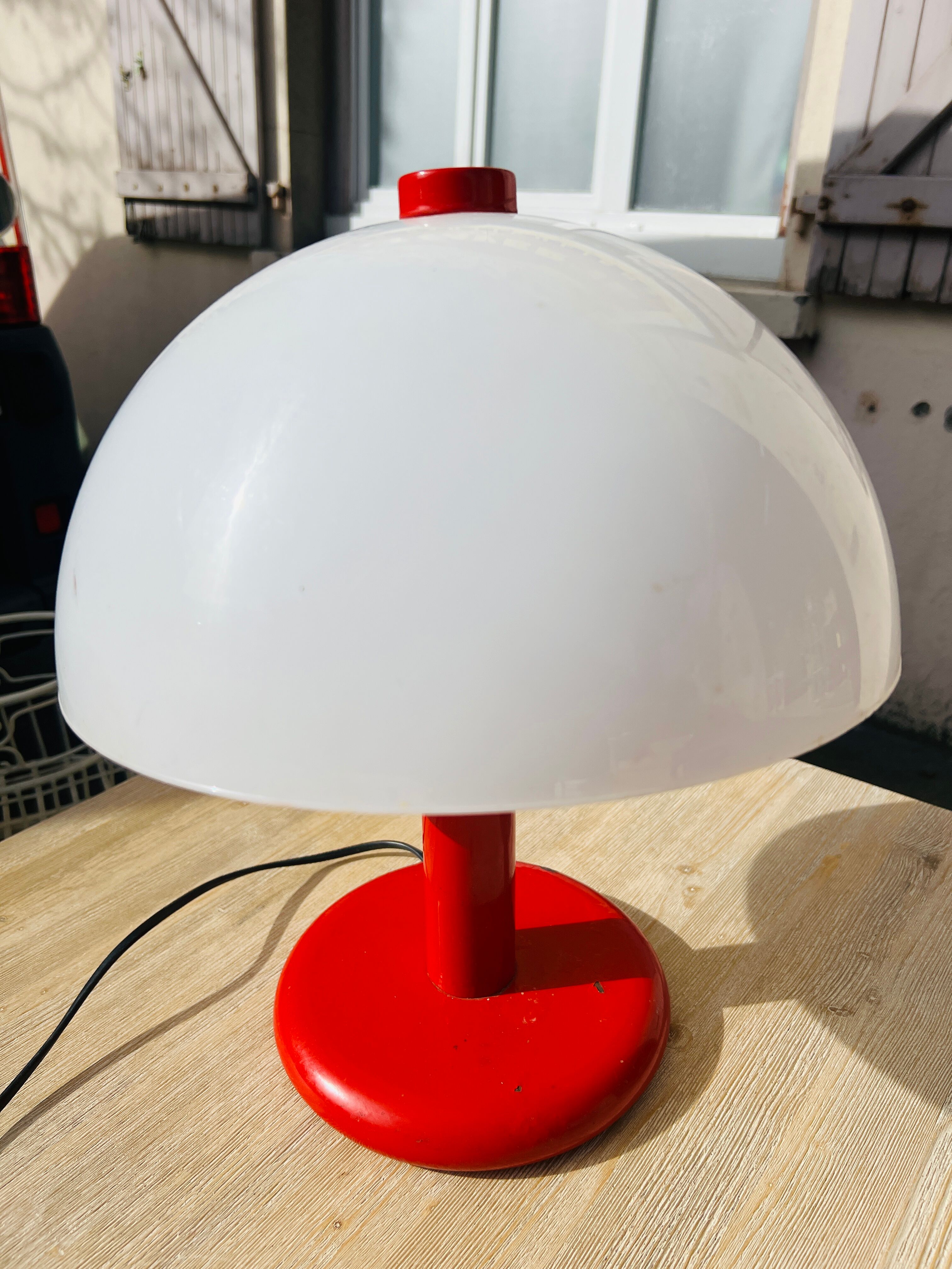 Lampe de bureau en métal laqué
