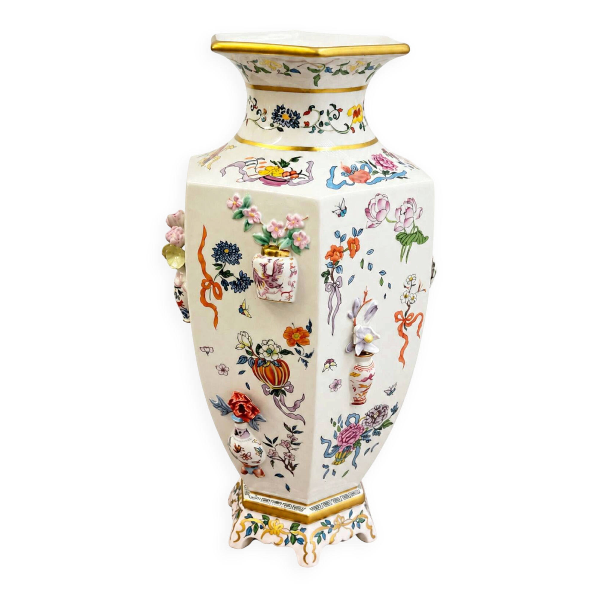 Porcelain vase with flower decorations by Dawen Wang.