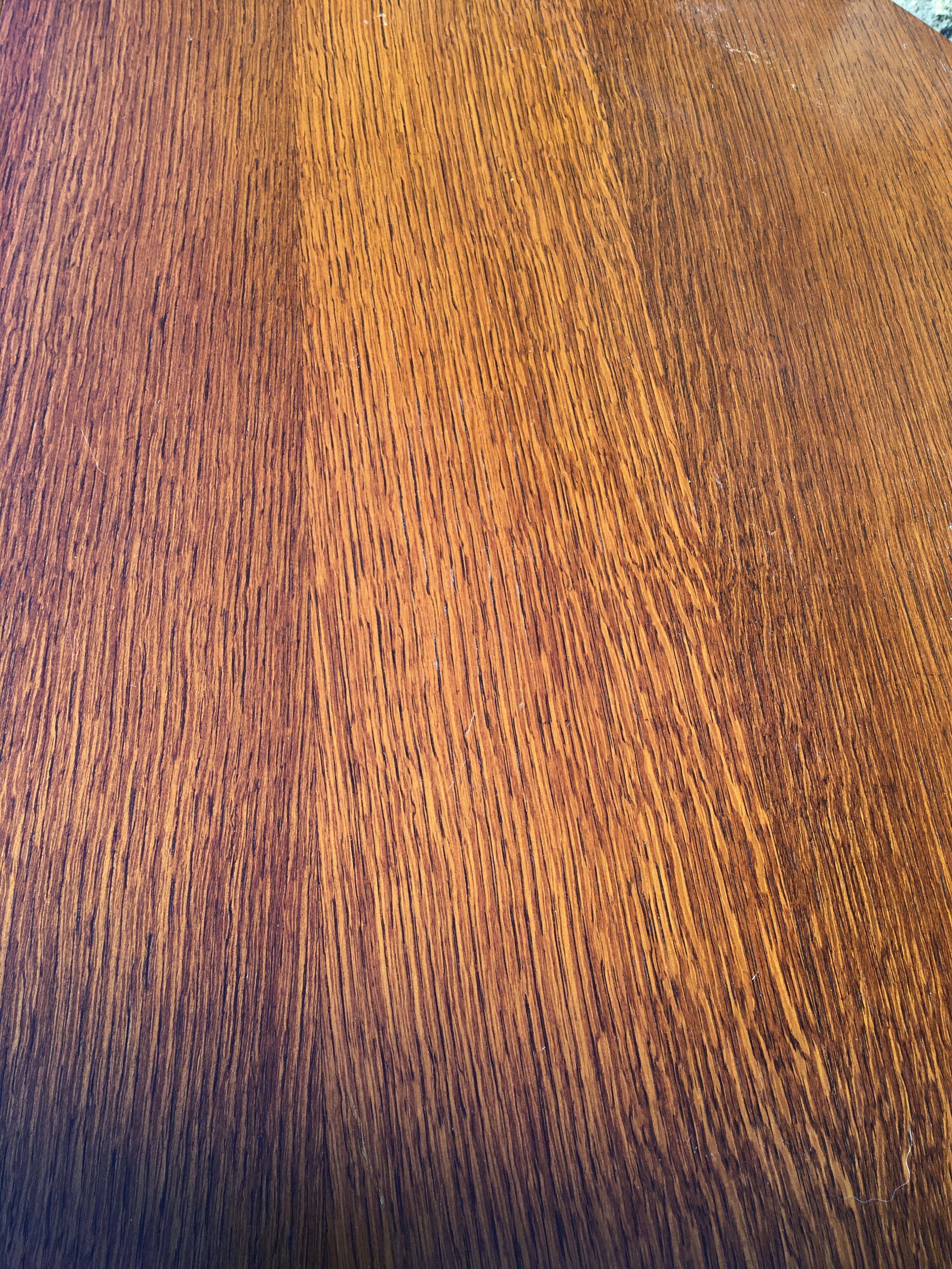 Table ronde scandinave avec verre