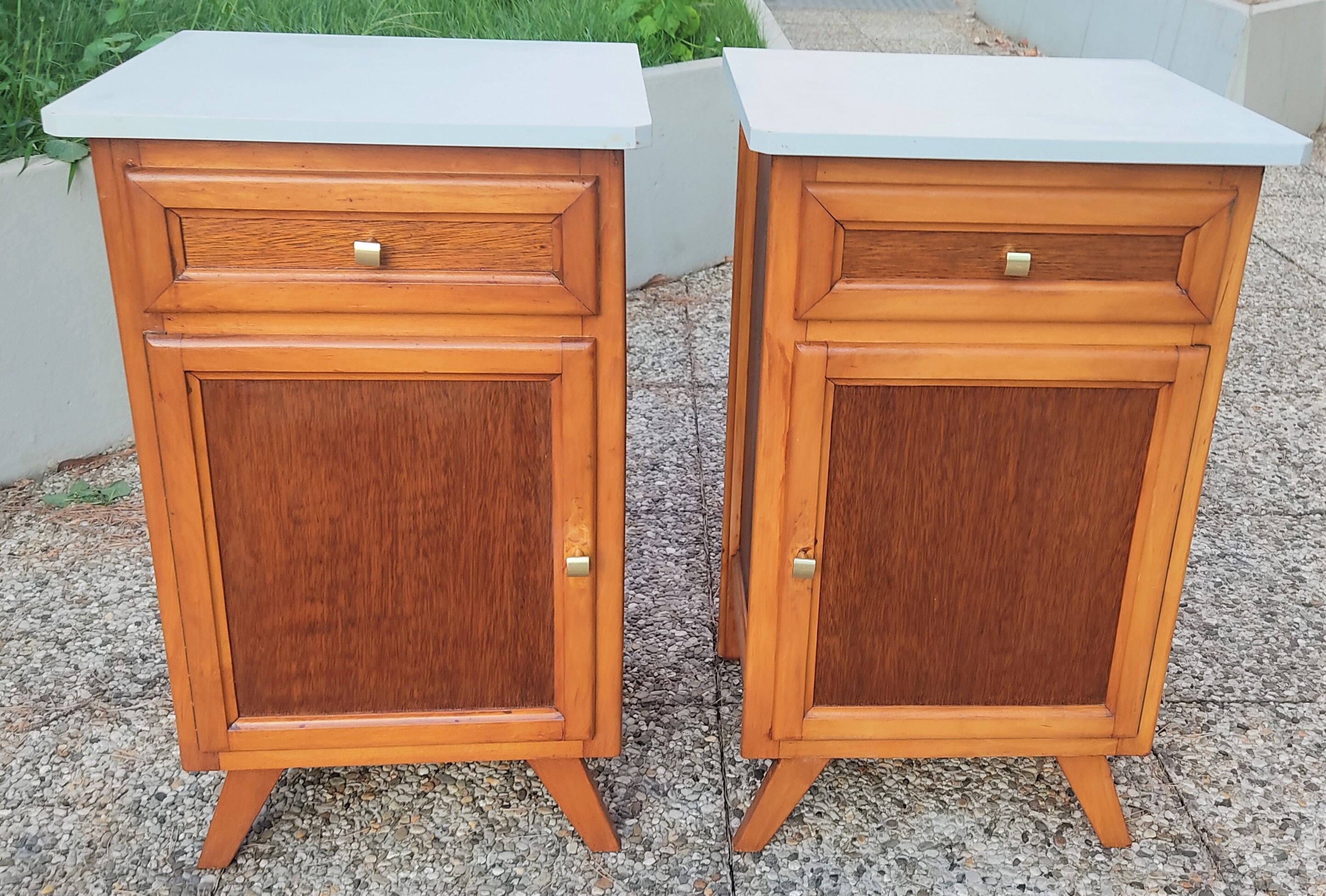 Pair of oak bedside tables, a. 1950; compass base, vintage retro design