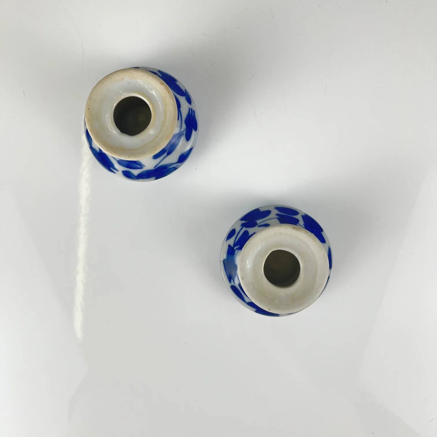 Set of 2 blue and white porcelain candlesticks, 20th century.