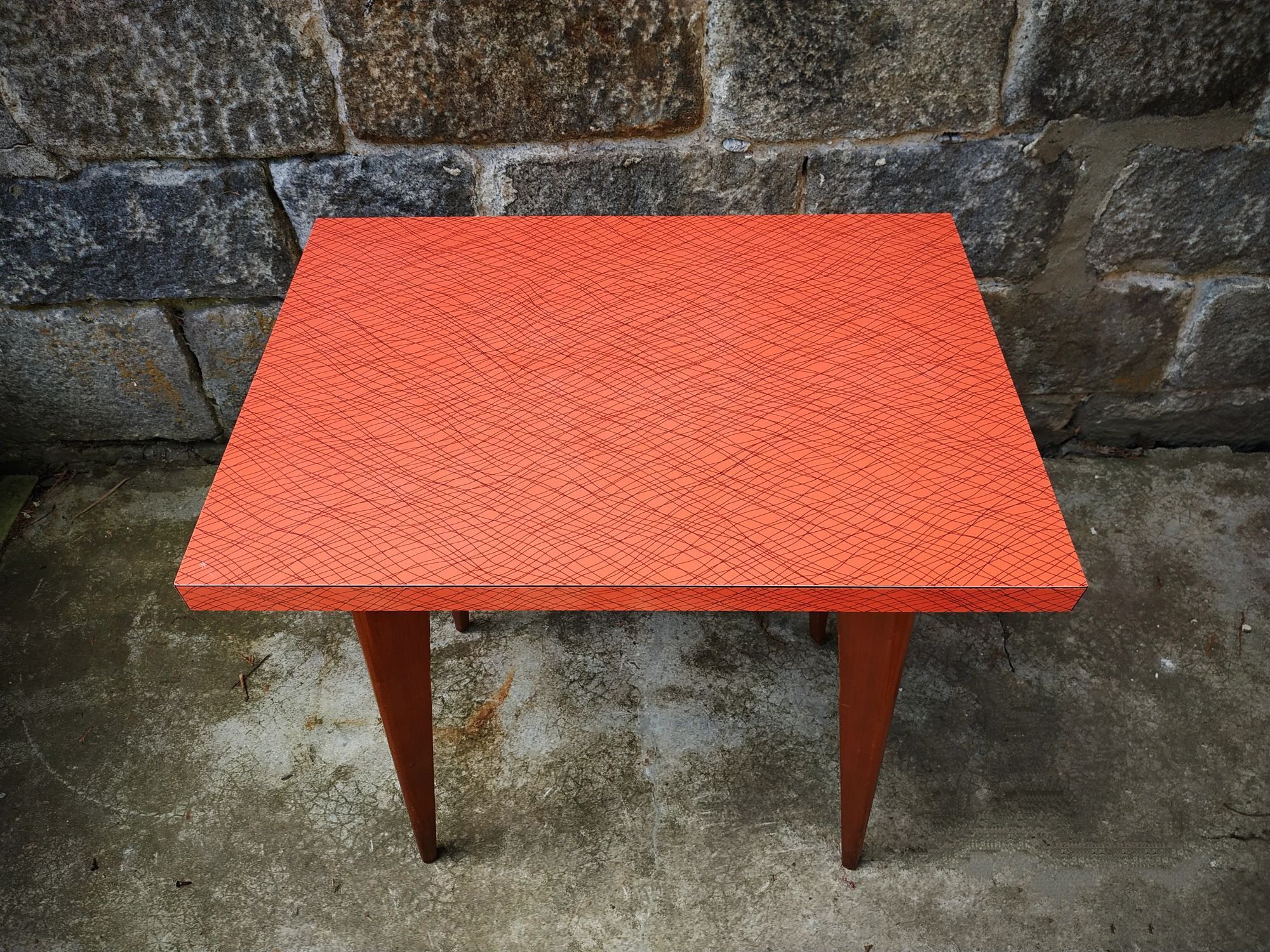 Compass foot side table