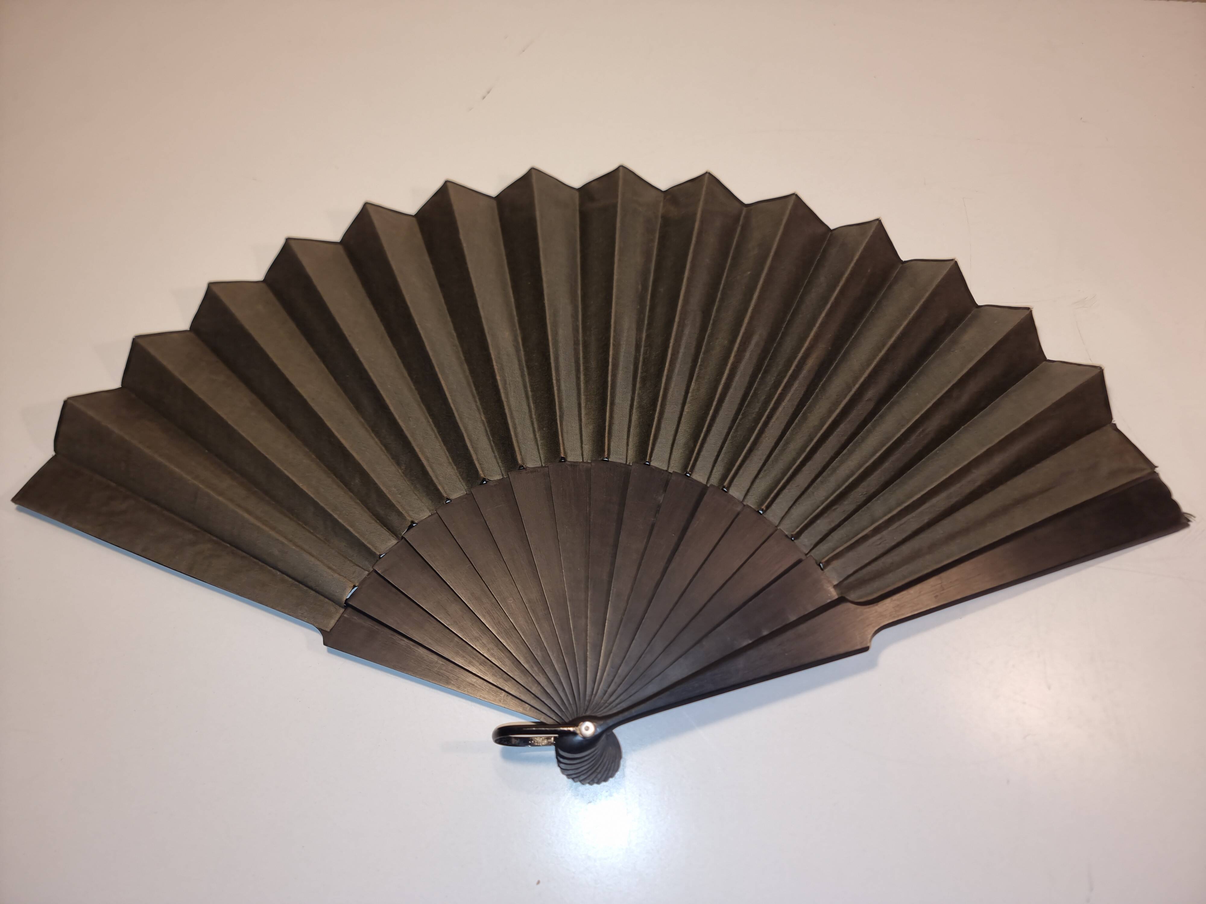 Eventail ancien en soie