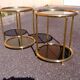 Paire de tables d'appoint bouts de canapé métal doré années 70