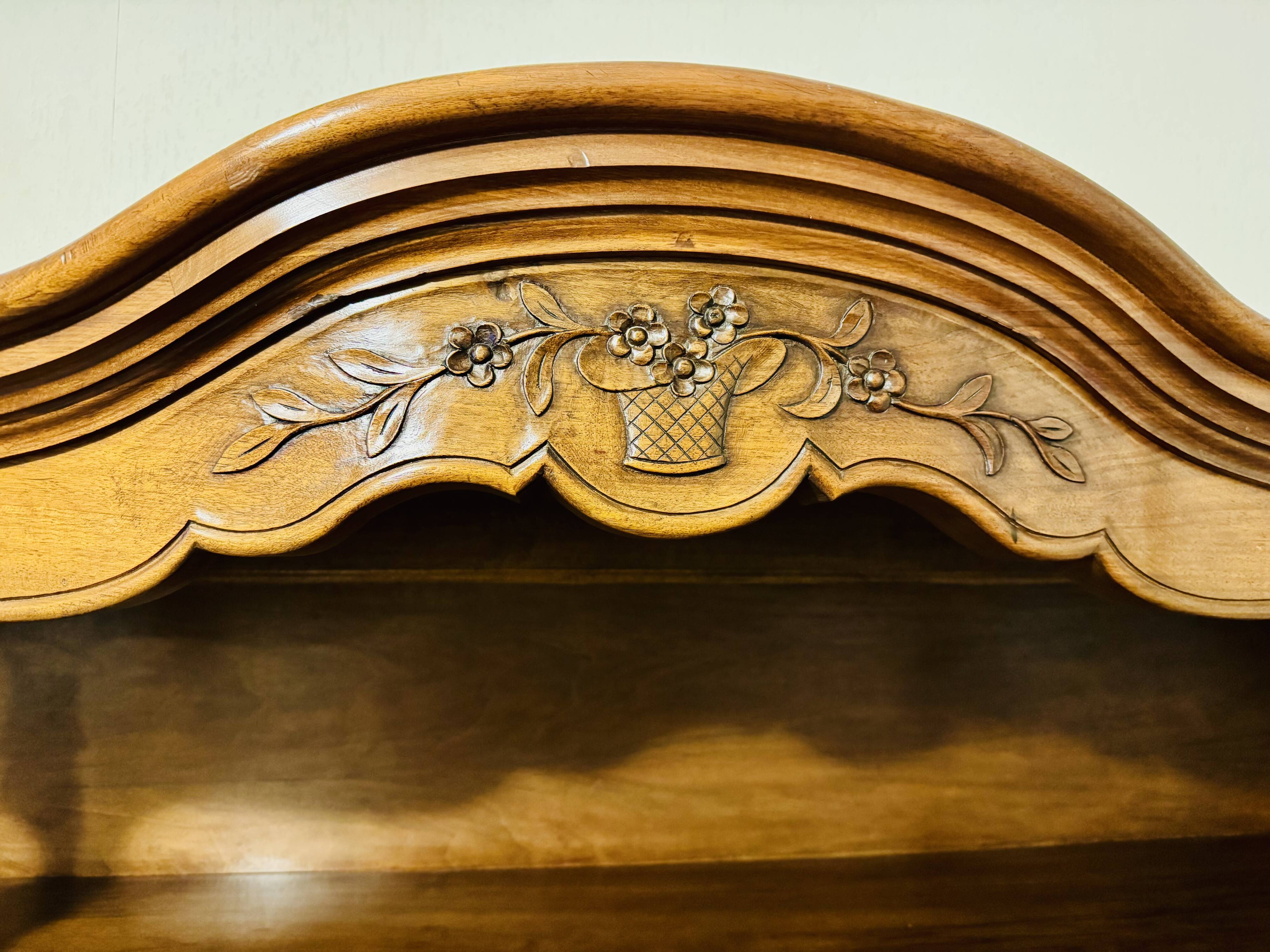 Magnificent two-body sideboard in carved walnut, Louis XV style.