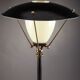 Lampadaire tripode de forme réverbère en fer et verre