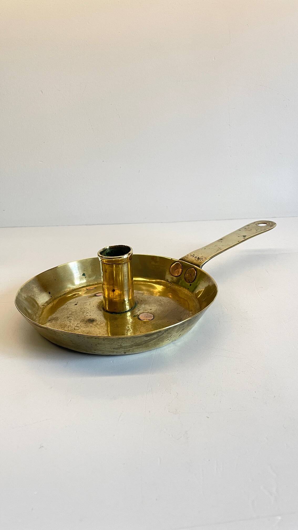 LOW HAND BRASS CANDLESTICK ANTIQUE