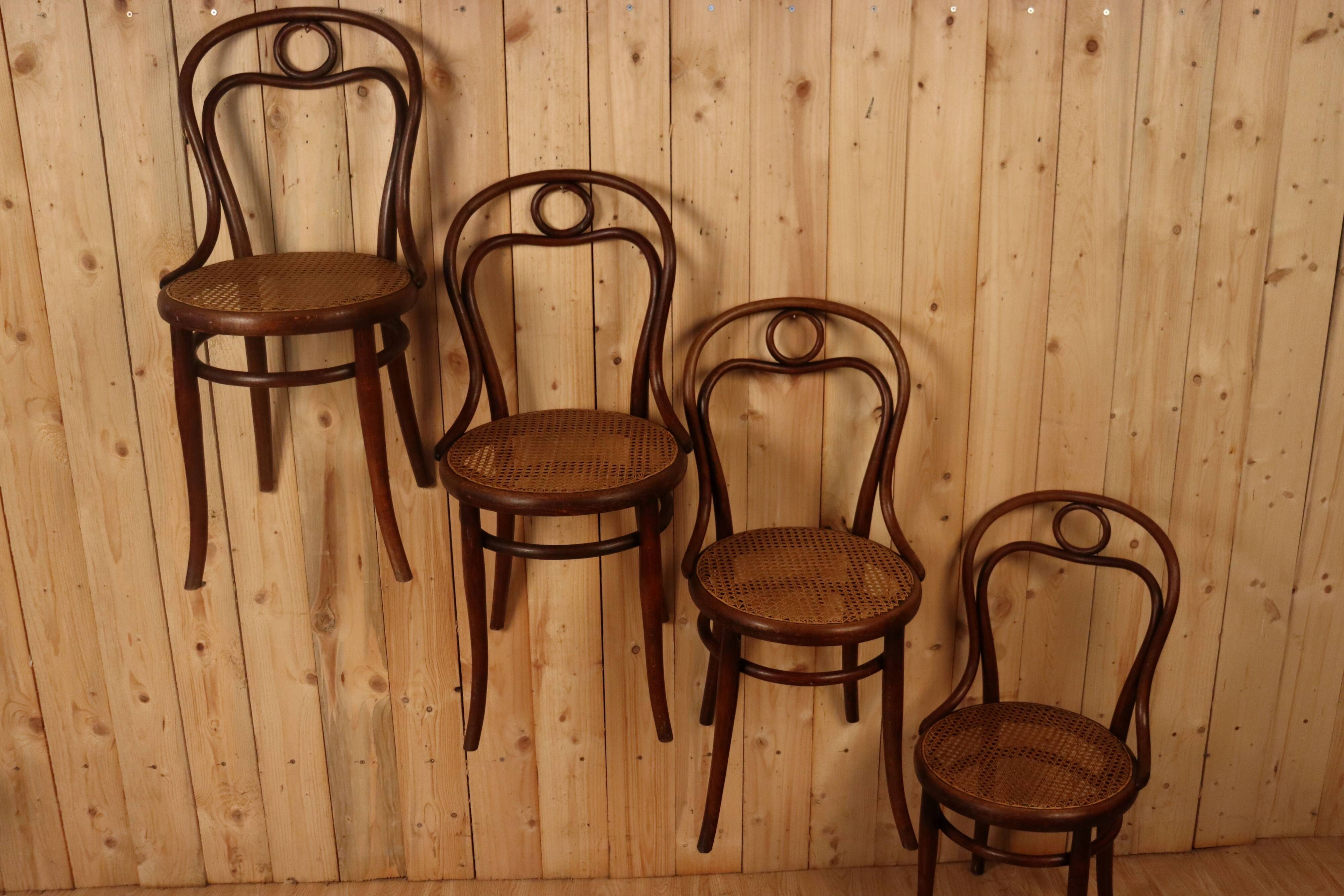 Set of 4 Thonet bistro chairs n°31