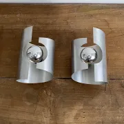 Paire d’appliques Oxar. 1970. Inox brossé.