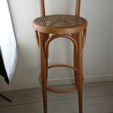 Stunt and curved wood bar stool