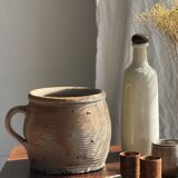Large stoneware pot with ribbed handle H16