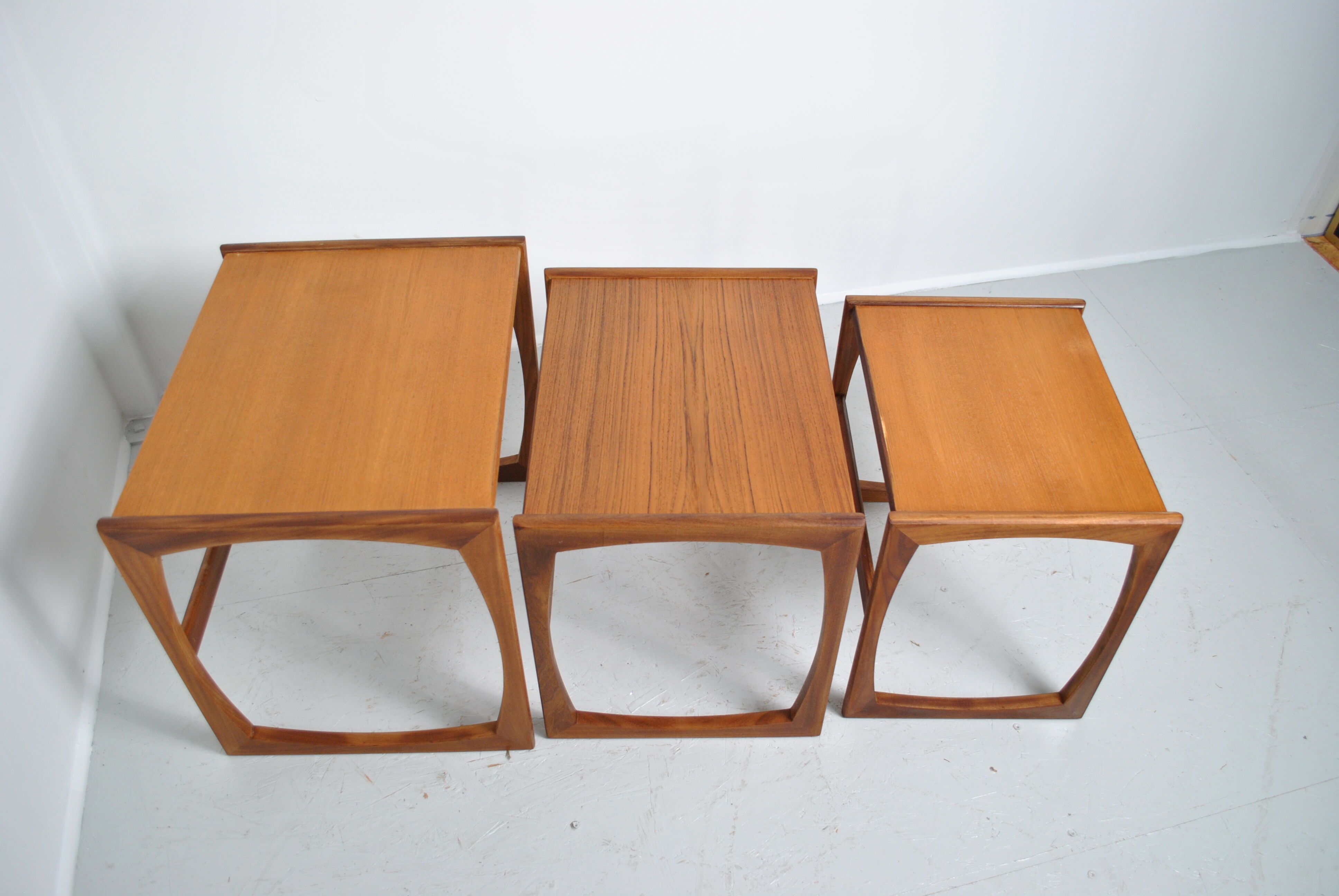 Table gigogne Gplan en teck 1970