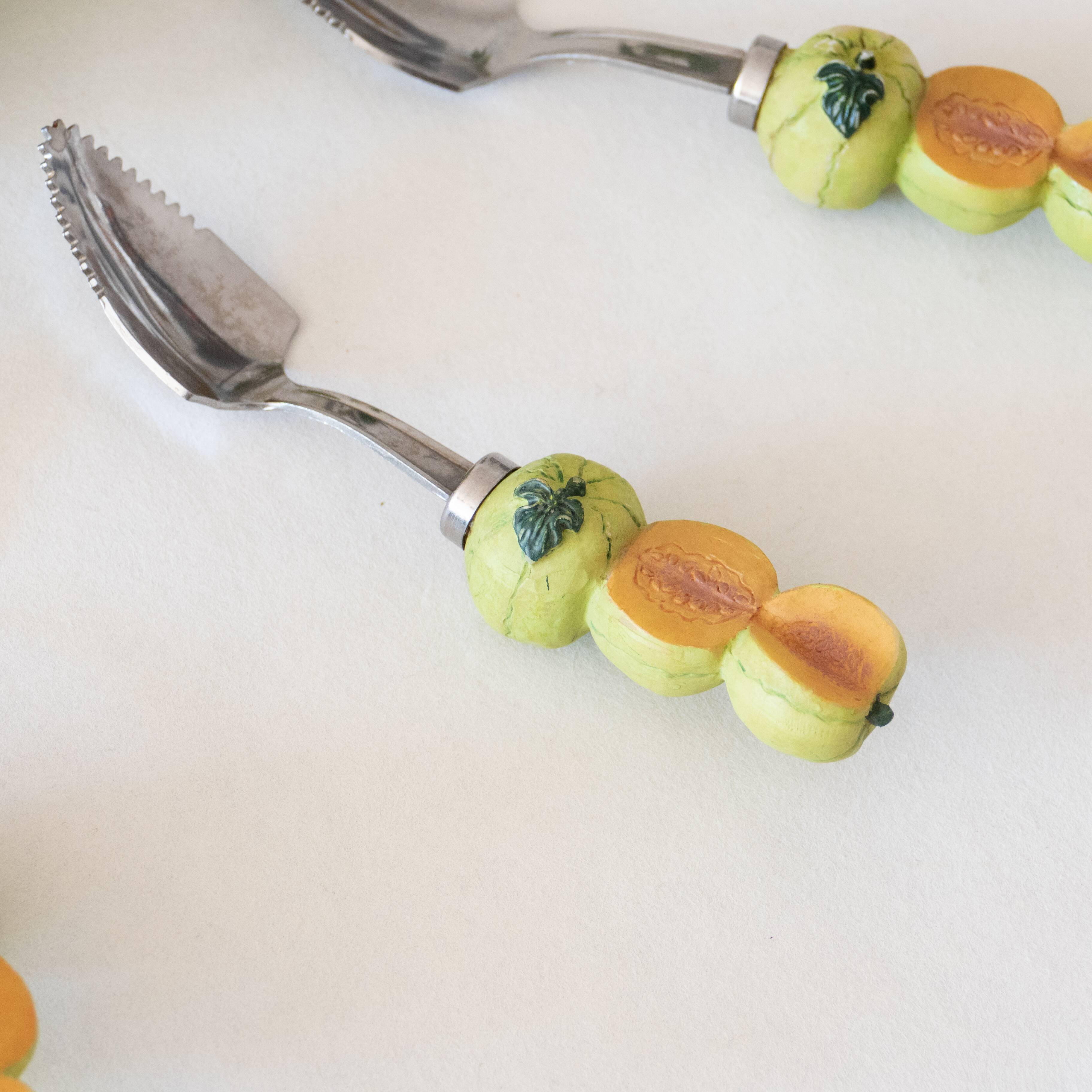 Ceramic trompe-l'oeil bowler spoon servant