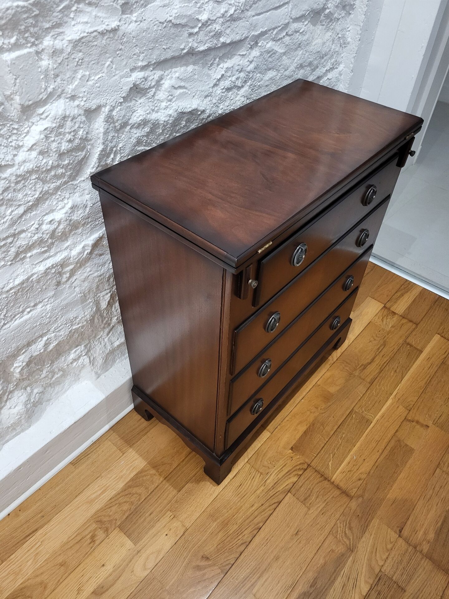 Commode /coffret célibataire acajou style néo géorgien