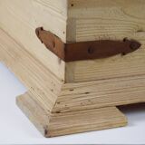 Coffee table chest