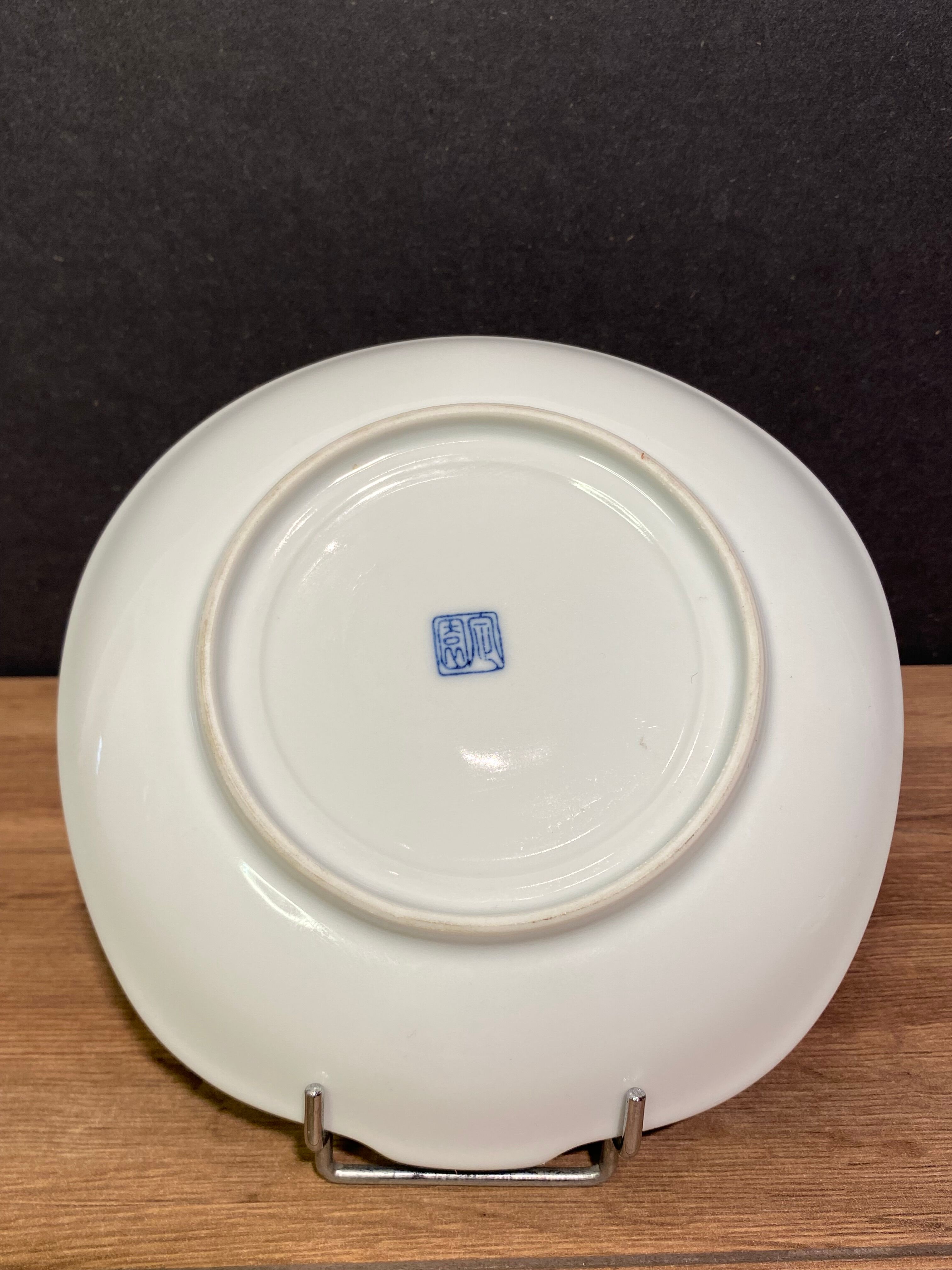 Fan shaped flat cut in porcelain China Japan