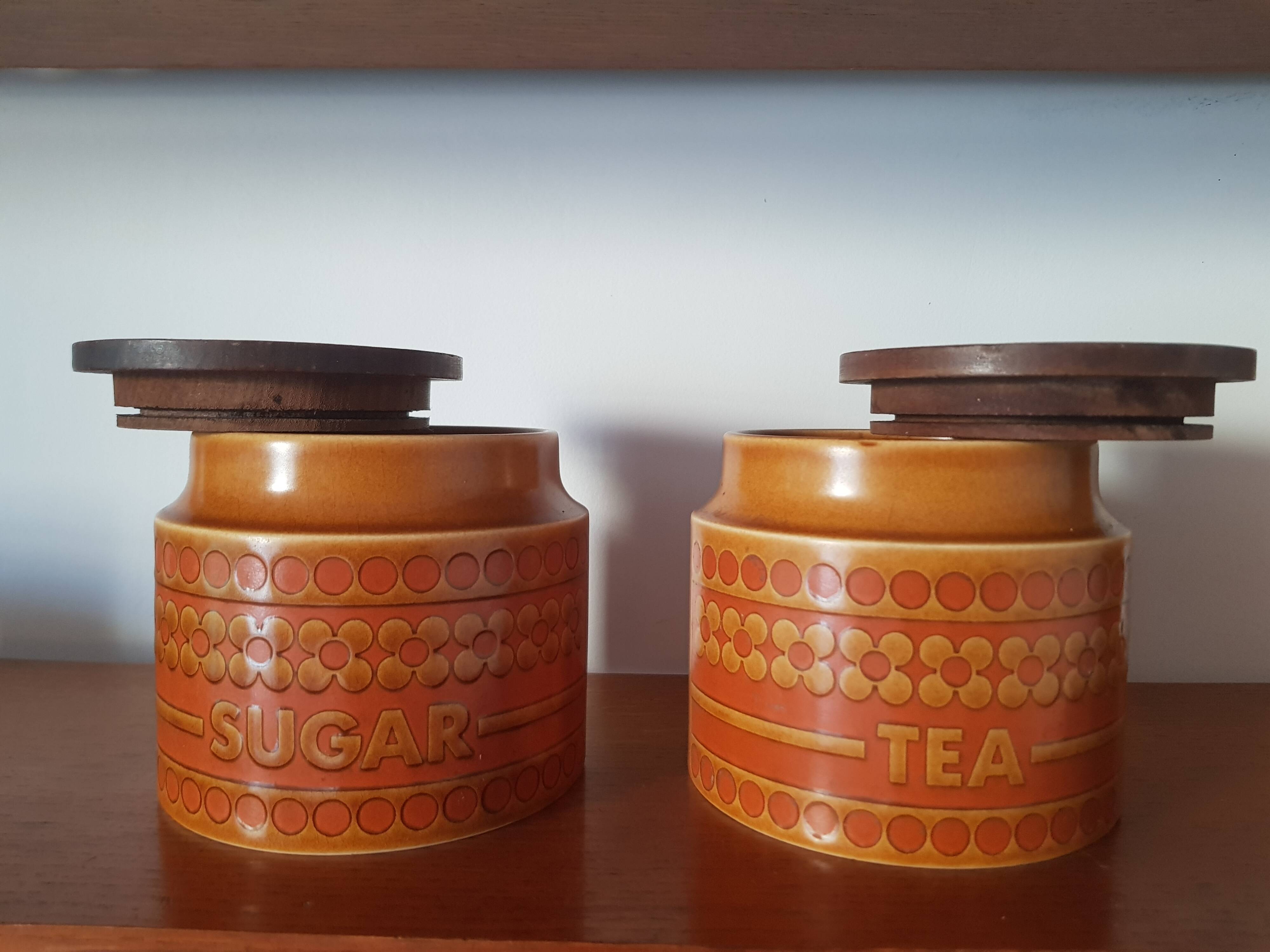 Set of 2 vintage pots with lids
