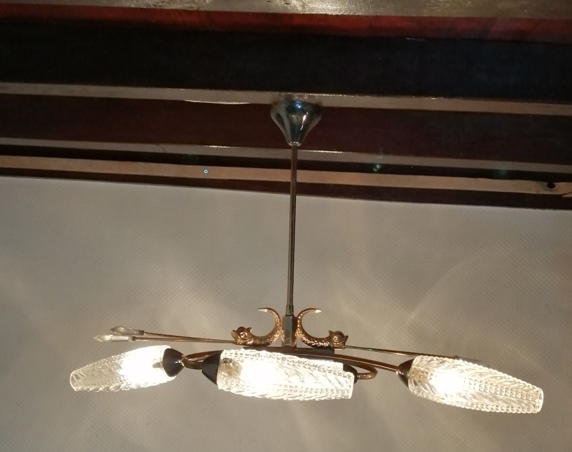 Golden chandelier fish pattern in brass 4 branches with tulips chiseled in glass 1950