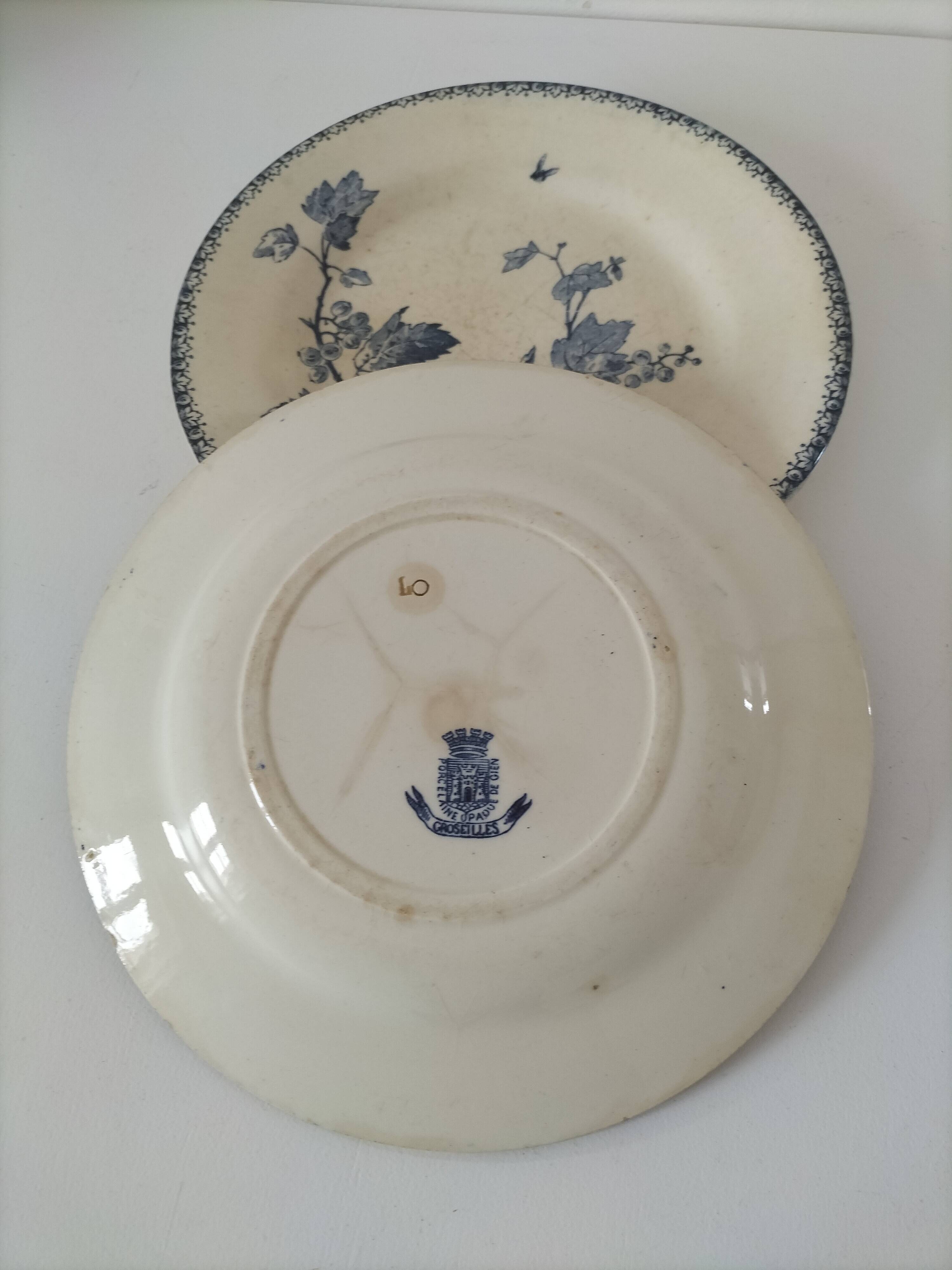 Duo of Gien plates, Groseilles model