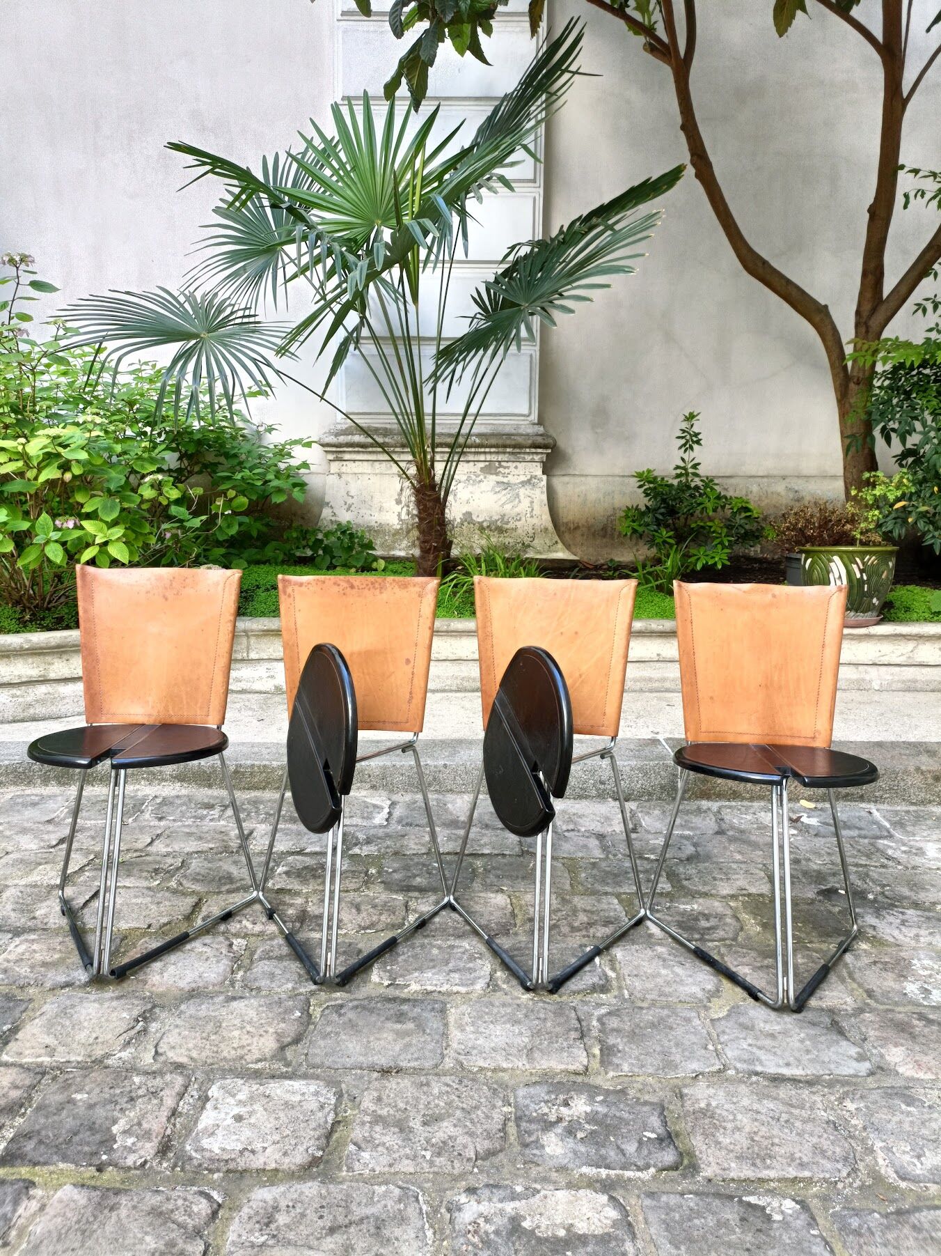 4 stackable and foldable leather chairs, Gaspare Cairoli, Edition Seccose 1980