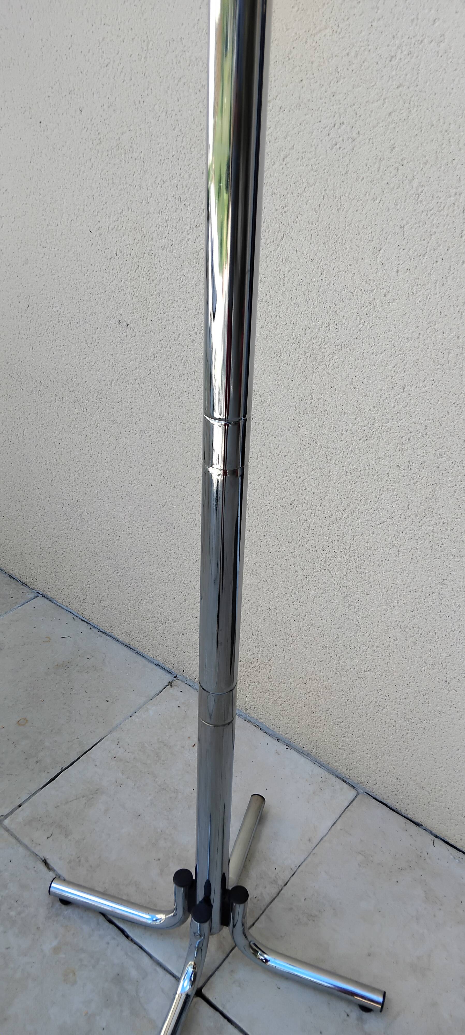 Vintage chrome coat rack parrot design from the 70s and 80s.