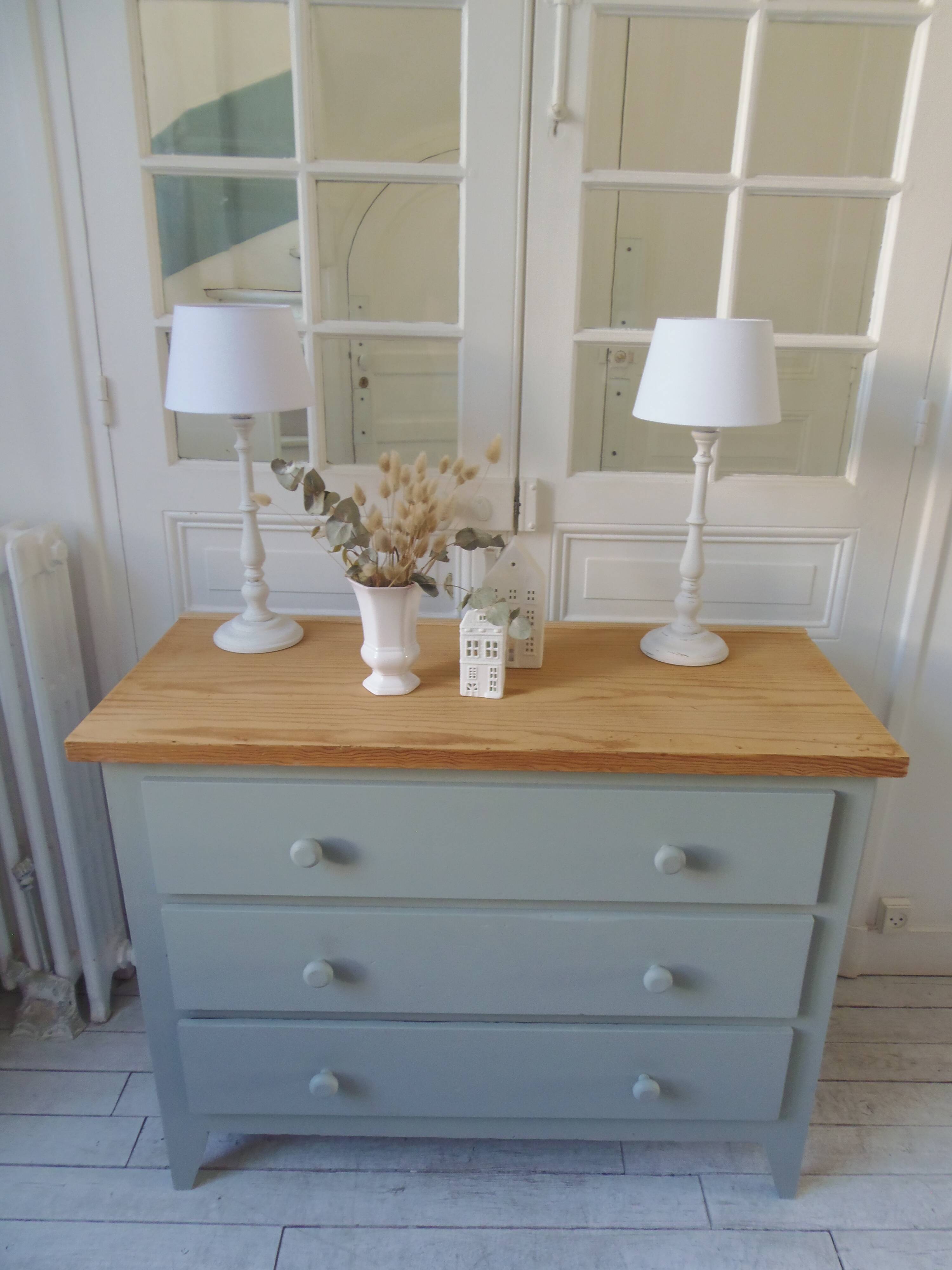 Re-enchanted chest of drawers in verdigris, wooden top protected by varnish. 3 t furniture