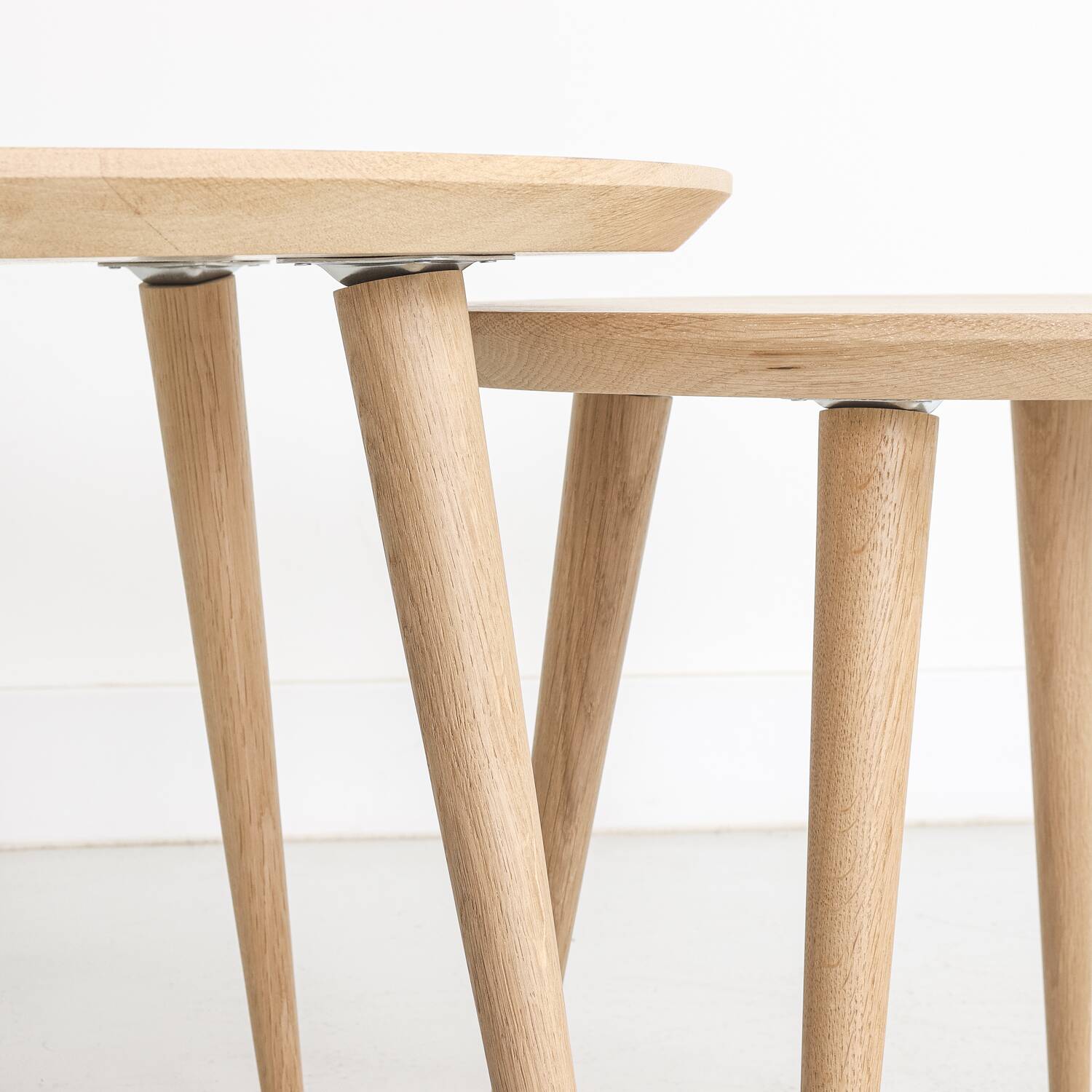 Duo round coffee table in solid Vosges oak